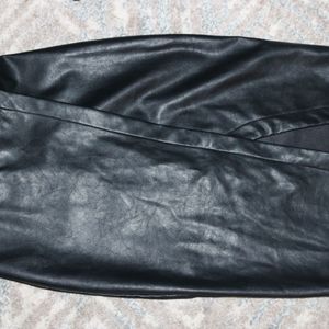 EXCELLENT CONDITION: PLEATHER ASYMMETRICAL SKIRT